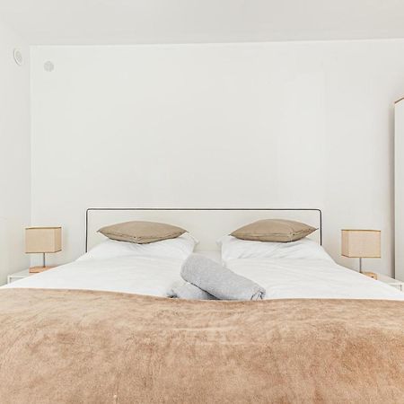 City Vibes: 1Br Apt, 10 Min To Westbahnhof Wenen Buitenkant foto