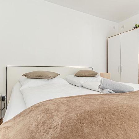 City Vibes: 1Br Apt, 10 Min To Westbahnhof Wenen Buitenkant foto