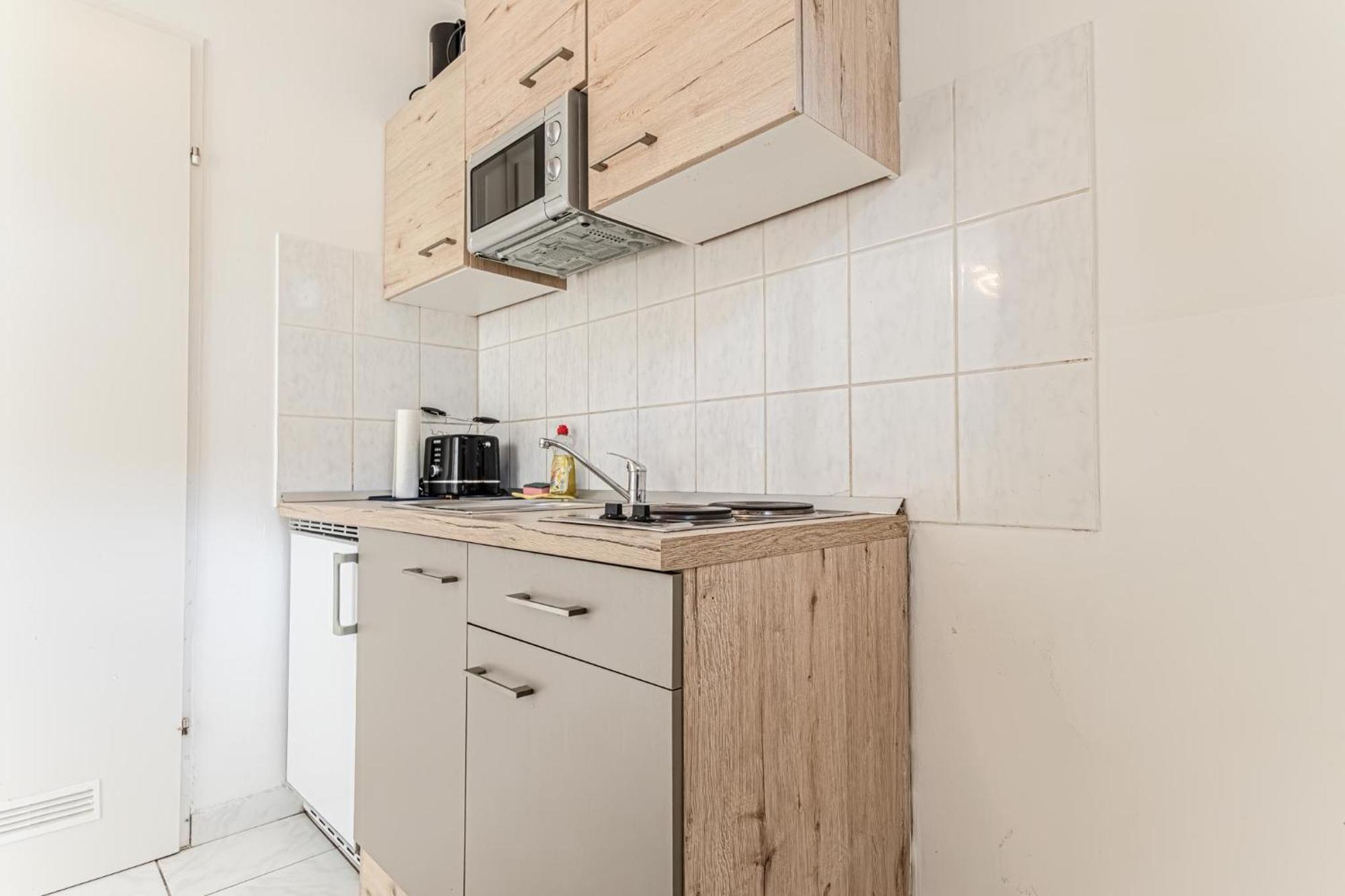 City Vibes: 1Br Apt, 10 Min To Westbahnhof Wenen Buitenkant foto