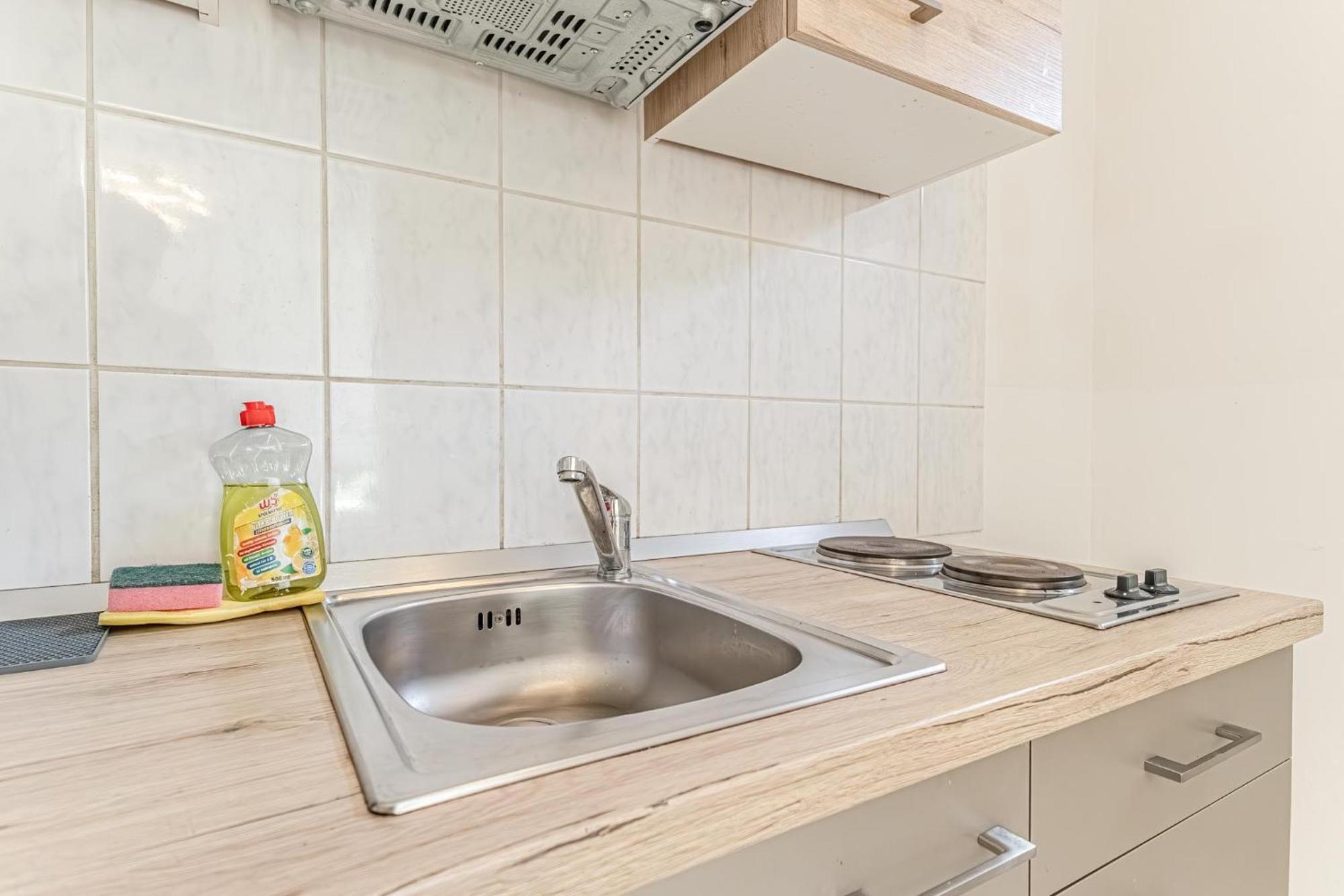 City Vibes: 1Br Apt, 10 Min To Westbahnhof Wenen Buitenkant foto