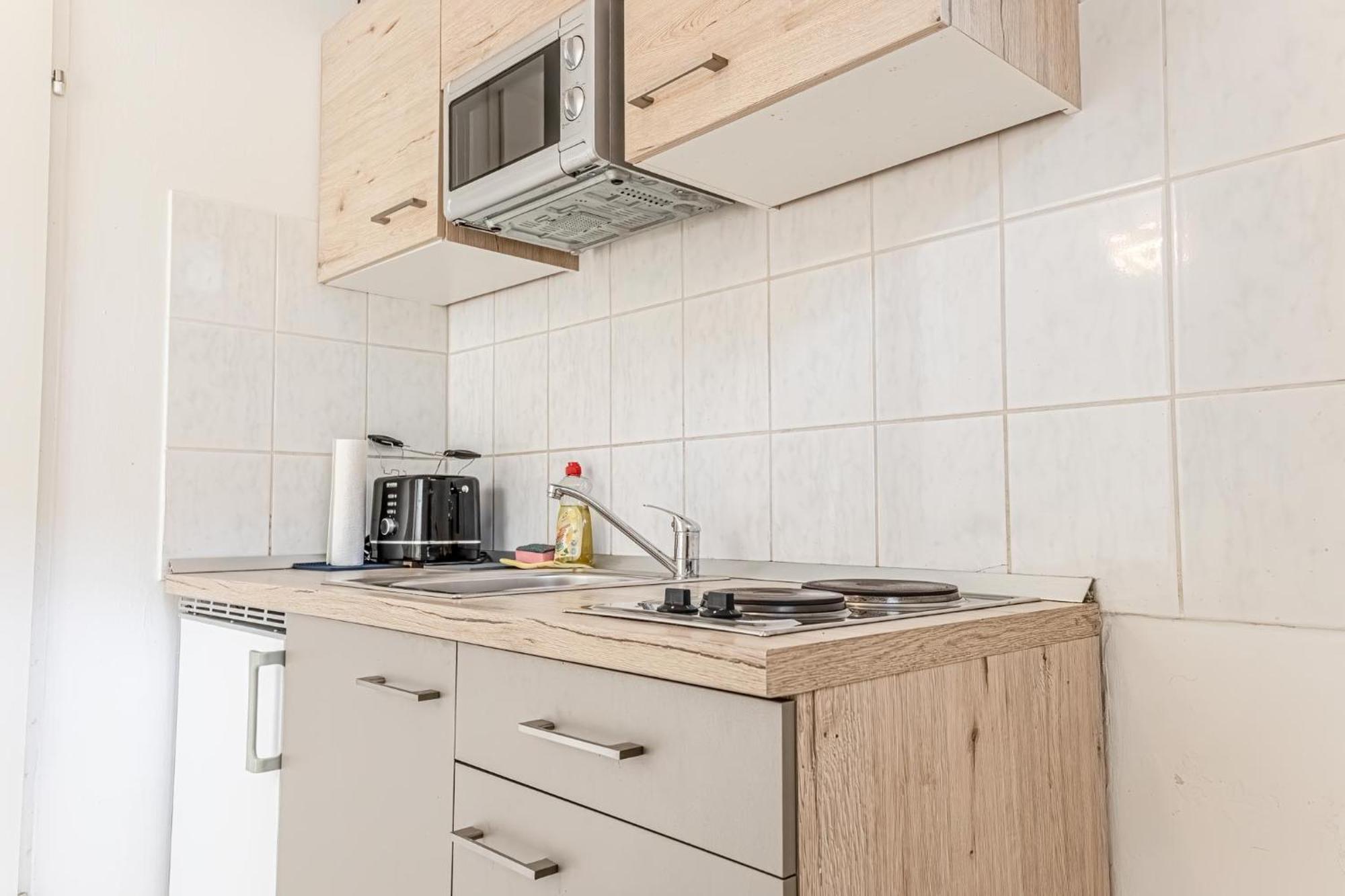 City Vibes: 1Br Apt, 10 Min To Westbahnhof Wenen Buitenkant foto